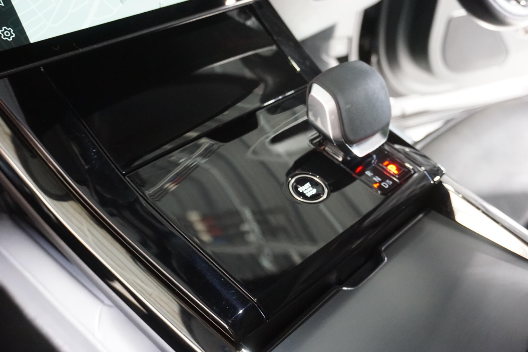 Land Rover Range Rover Sport 3.0 D300 MHEV Dynamic SE SUV 5dr Diesel Auto 4WD Euro 6 (s/s) (300 ps)